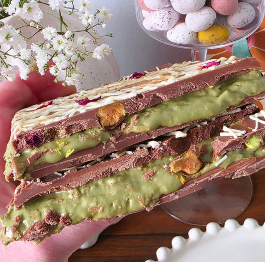 Easter Pistachio Feuilletine Chocolate Bar (510g)
